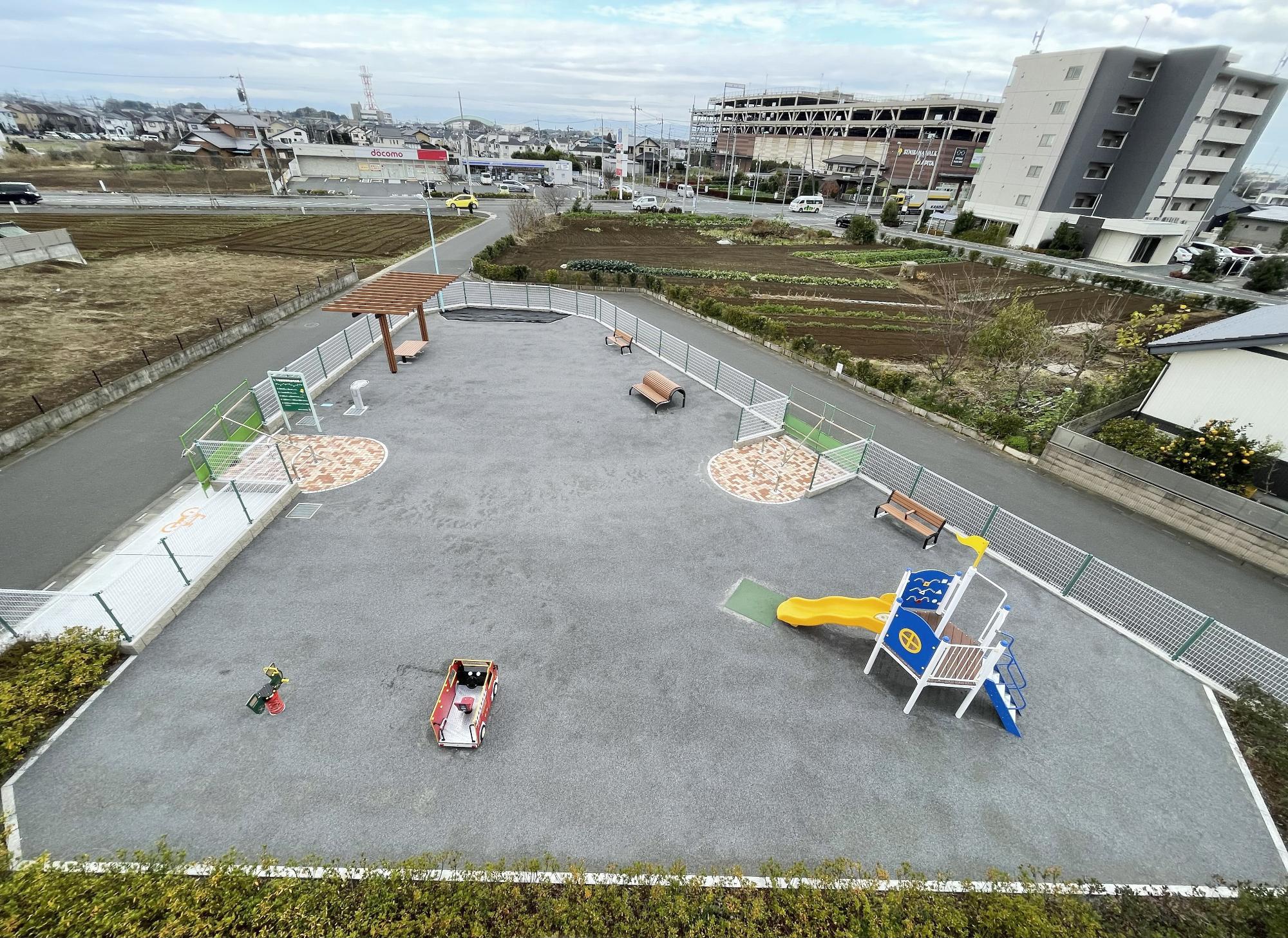 下日出谷東記念碑公園の全体が写るように撮影した写真