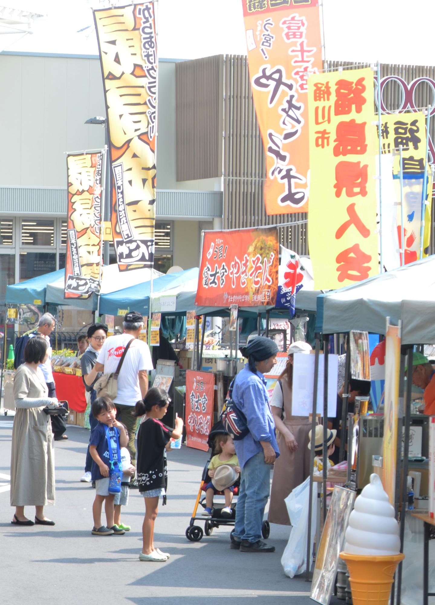 坂田夏祭りの屋台の様子