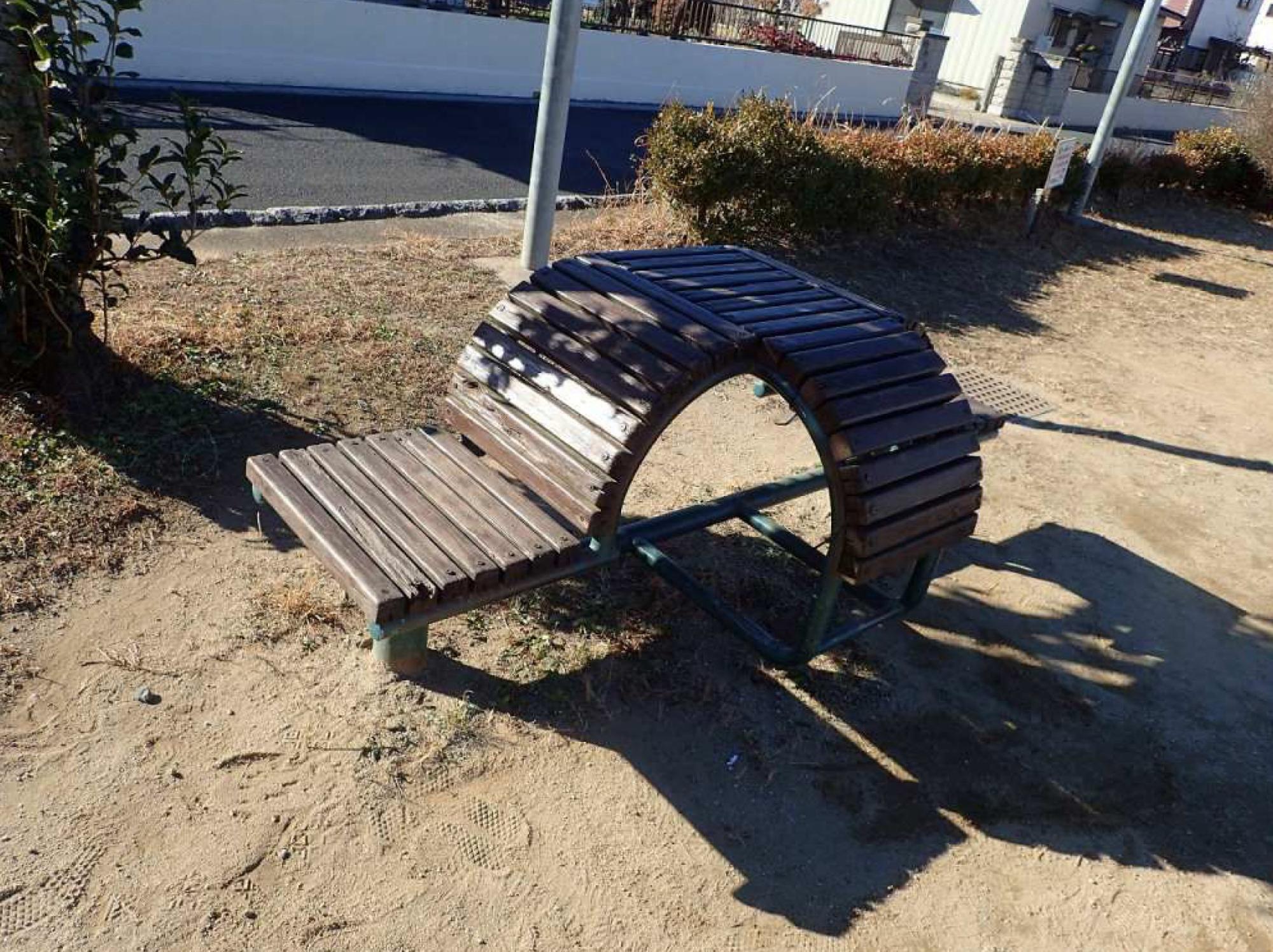 健康遊具(背伸ばしベンチ)