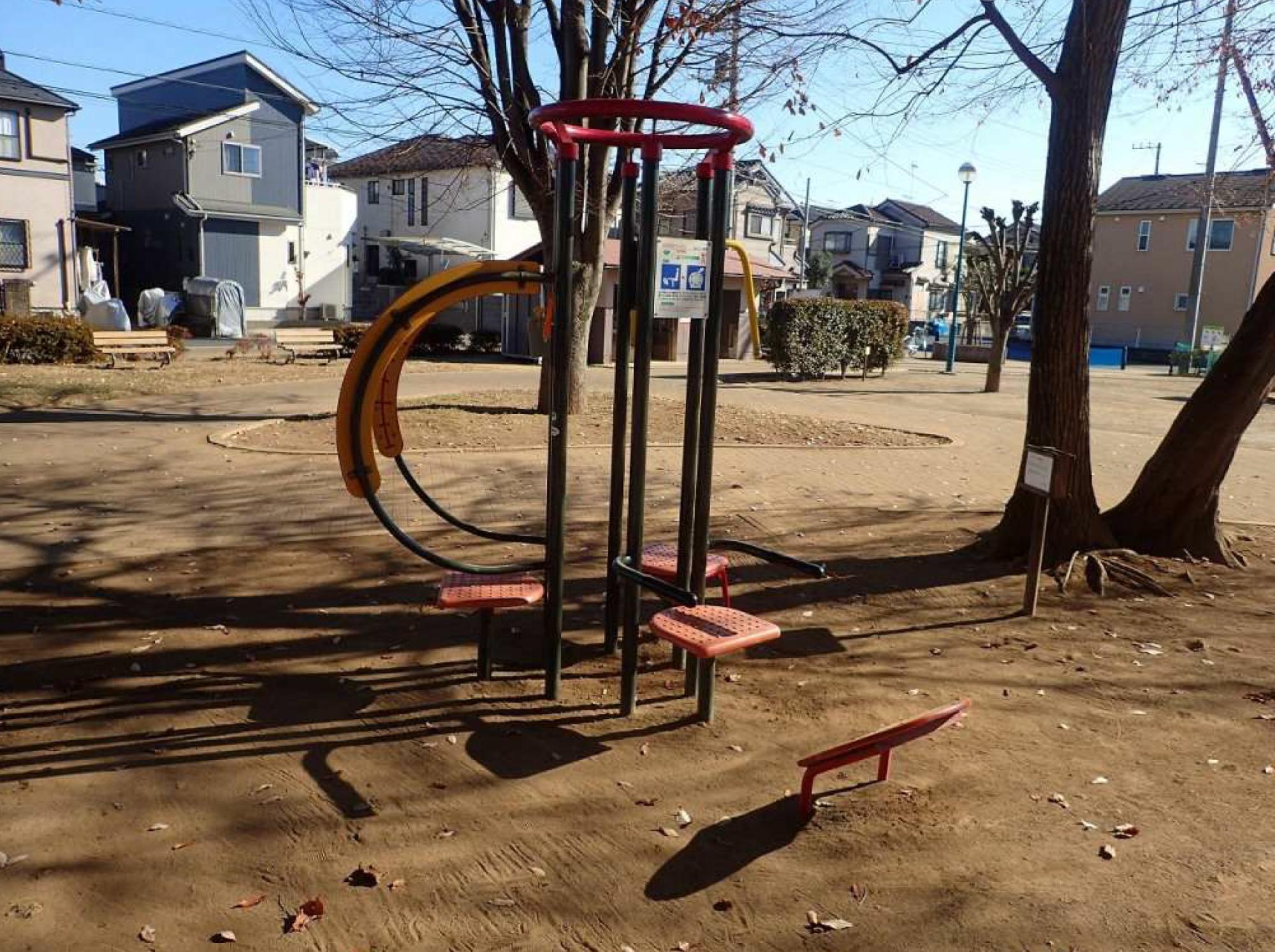 健康遊具(のびのびサークル)