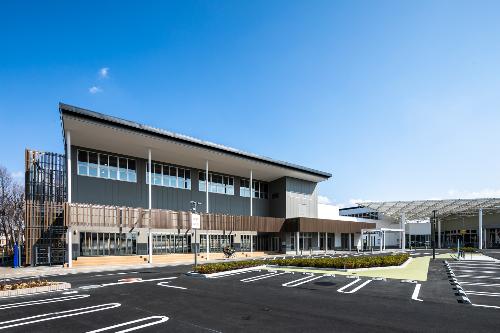 坂田コミュニティセンターと坂田図書館の外観写真