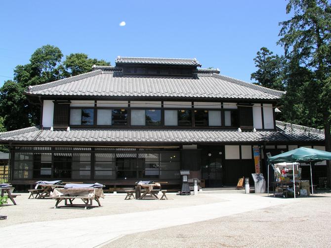 桶川市べに花ふるさとの外観