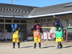 日出谷保育所に鬼がやってきました。