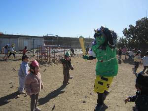 みんなで豆を投げて鬼退治をしました。