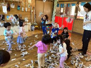 新聞紙遊び