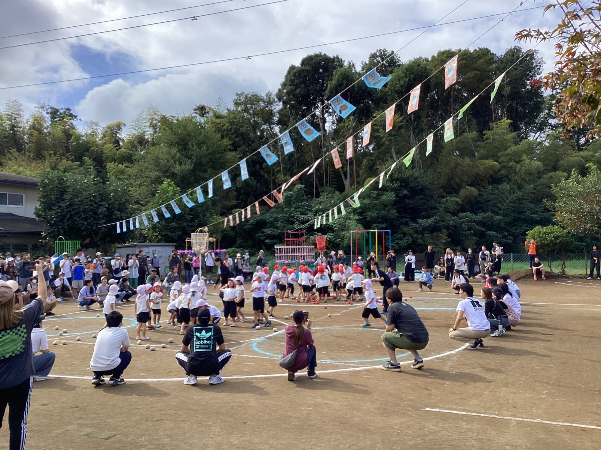 玉入れをしている写真