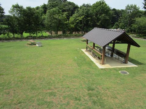 城山公園バーベキュー広場の様子の画像