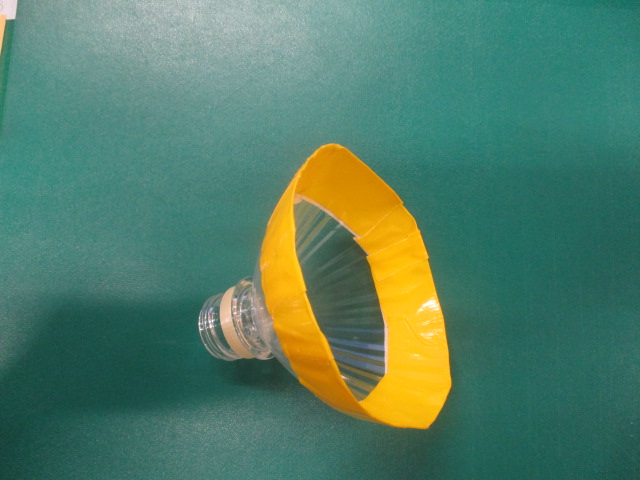 ペットボトルで作成した水切り器の完成写真
